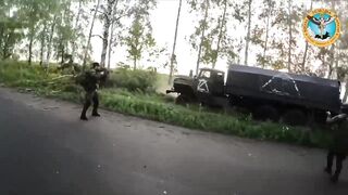 Chechen Fighters Ambushed a Russian Army Truck!