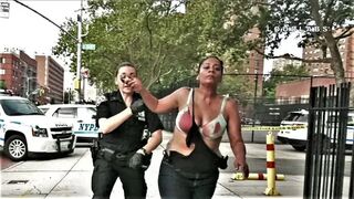 Lady in Bloody Underwear Attacks Photographer, NYPD gets involved / Harlem NYC