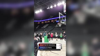 Turkish President Erdogan plays basketball with Shaquille O’Neal.