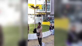 Man calls out a crackhead for saying she’s going to stab someone
