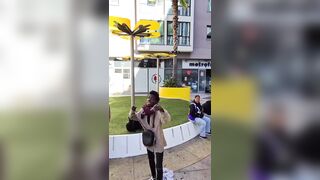 Man calls out a crackhead for saying she’s going to stab someone