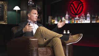 Former World Bank Director, Erik Bethel, breaks down a US dollar collapse scenario.