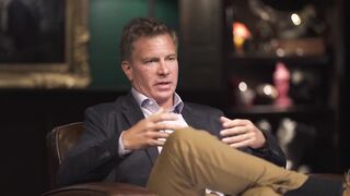 Former World Bank Director, Erik Bethel, breaks down a US dollar collapse scenario.