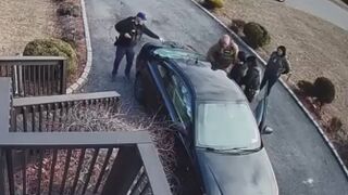 ICE agents swarm an illegal alien from Ecuador in Oregon