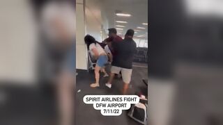 Big Guy Swings hard on Girl at Airport (Spirit Airlines)