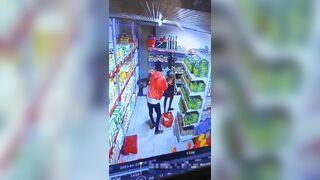 Guy Tries to Kill his Girlfriend in a Corner store with a Dull Knife....