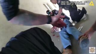 Albuquerque Police Shoot Man As He Approaches Officers With a Makeshift Spear (UNCENSORED)