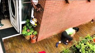 Fake Delivery Man Attacks a Woman in Her House!