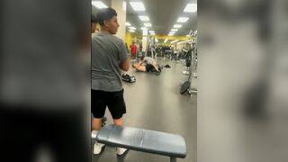 2 Guys who Can Fight have Epic Confrontation in Gym