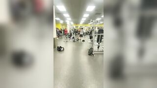 2 Guys who Can Fight have Epic Confrontation in Gym