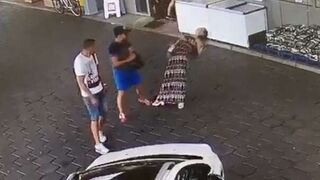 Dude Knocks a Woman Out Cold for Denying his Advances.