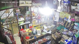 Shopkeeper in the Yellow is about to have a BAD TIME