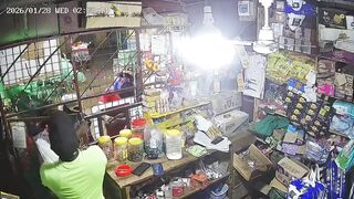 Shopkeeper in the Yellow is about to have a BAD TIME