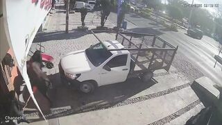 Loose bull in Pedro Escobedo leaves six injured and mobilizes authorities