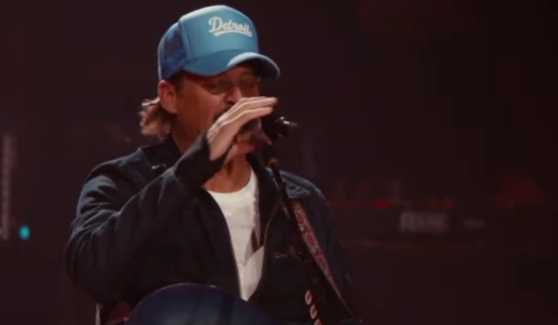 KID ROCK just stood in front of MILLIONS on the All-American Halftime ...