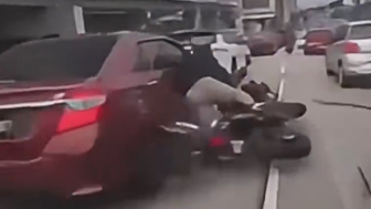 Child opened the car door and chain reaction crash followed