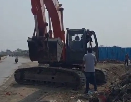 Construction Rage: VIDEO Shows JCB Driver Trying To Run Over Engineer At Aerodrum Metro Site