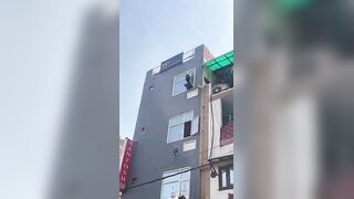 Valentine's Day: Terrifying Video Shows Young Woman Jumping From 4th Floor Of Hotel Room After Quarrel In Delhi's Vishwas Nagar