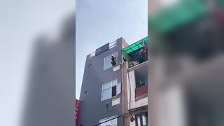 Valentine's Day: Terrifying Video Shows Young Woman Jumping From 4th Floor Of Hotel Room After Quarrel In Delhi's Vishwas Nagar