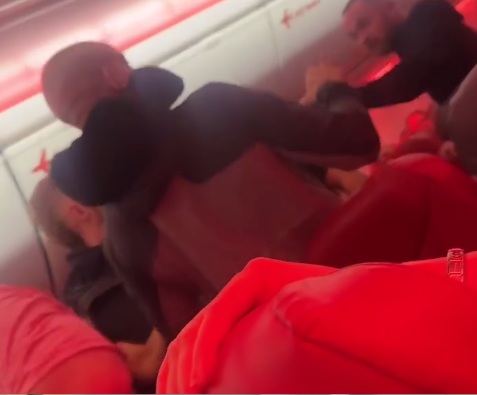 Chaotic video shows passengers trading midair blows; plane forced to divert: reports