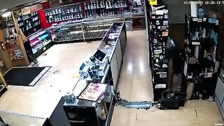 Guy tries to Rob someone with Serious Anger Issues