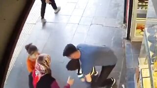 From Turkey: Stranger Saves the Life of Toddler Choking in the Street