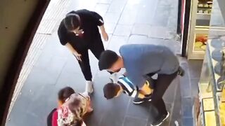 From Turkey: Stranger Saves the Life of Toddler Choking in the Street