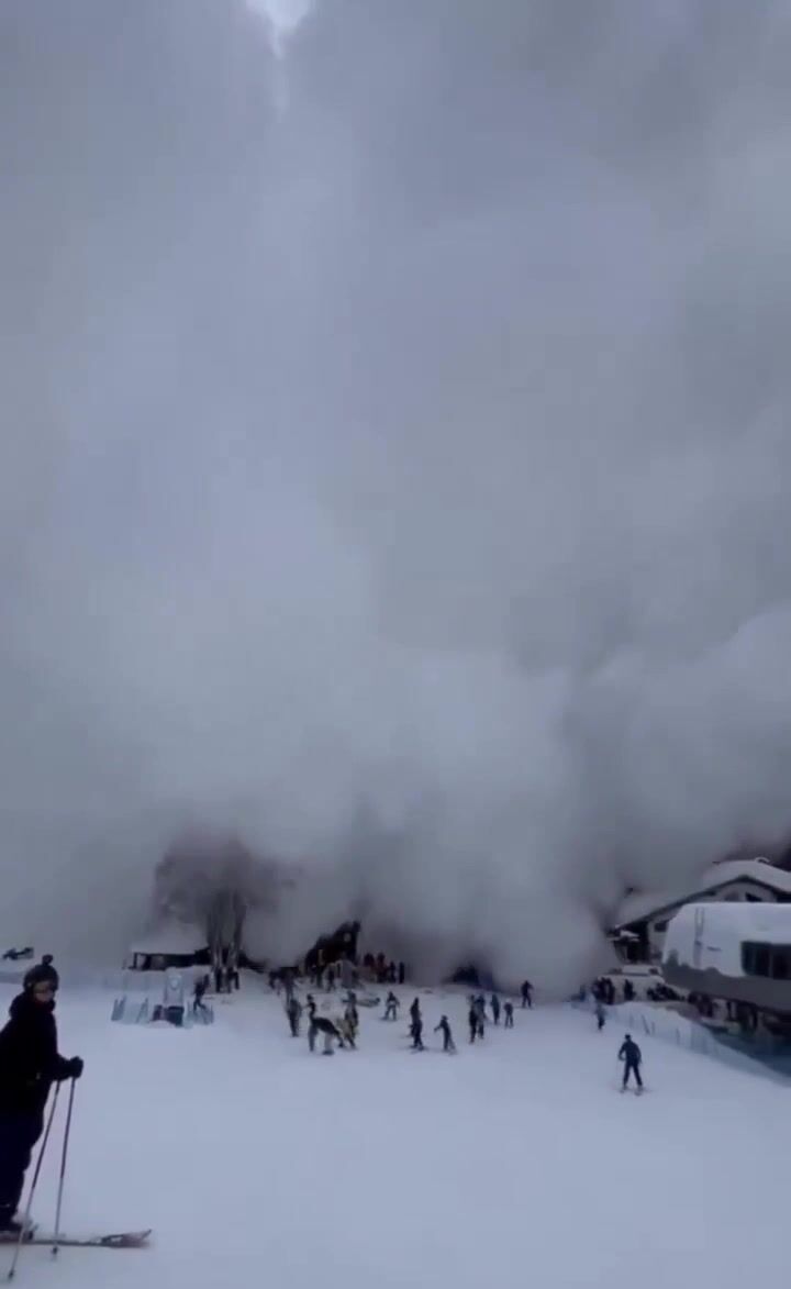 Off-trail avalanche kills 2 skiers on Italy's side of the Mont Blanc massif
