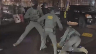 ICE Agents Chasing Down Antifa Protestersy at the Portland ICE Facility