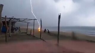 Crazy Moment a Couple Was Struck by Lightening Direct Hit on a Mexican Beach
