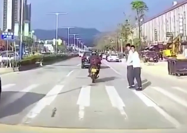Two Men stop in the middle of the Road. Safety warning for all TWW users