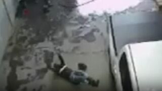 Worker gone after Falling from Roof with no protective Equipment