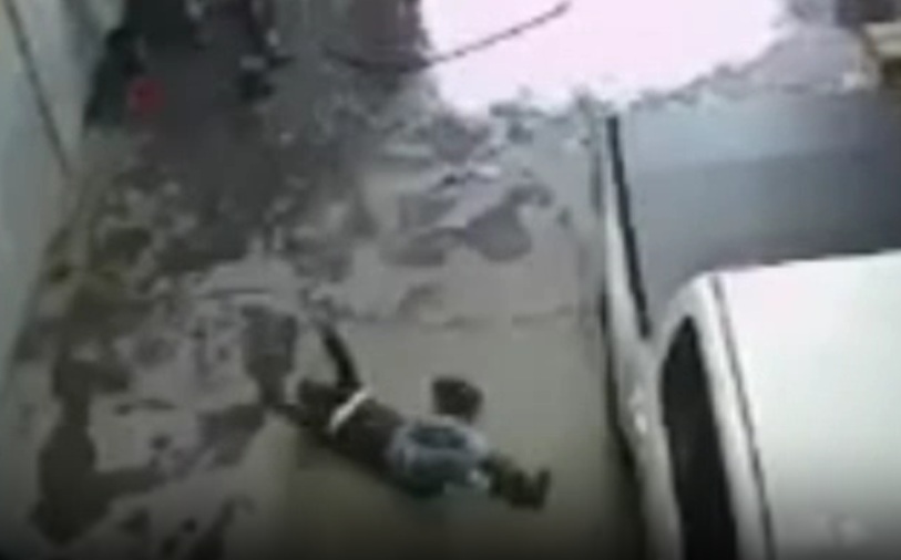 Worker gone after Falling from Roof with no protective Equipment