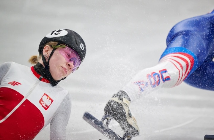 Another look at the horrible Kamila Sellier speed skating accident.