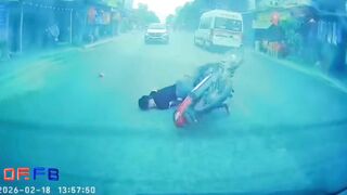 "Me typey on phone whire no pay no attention to road."