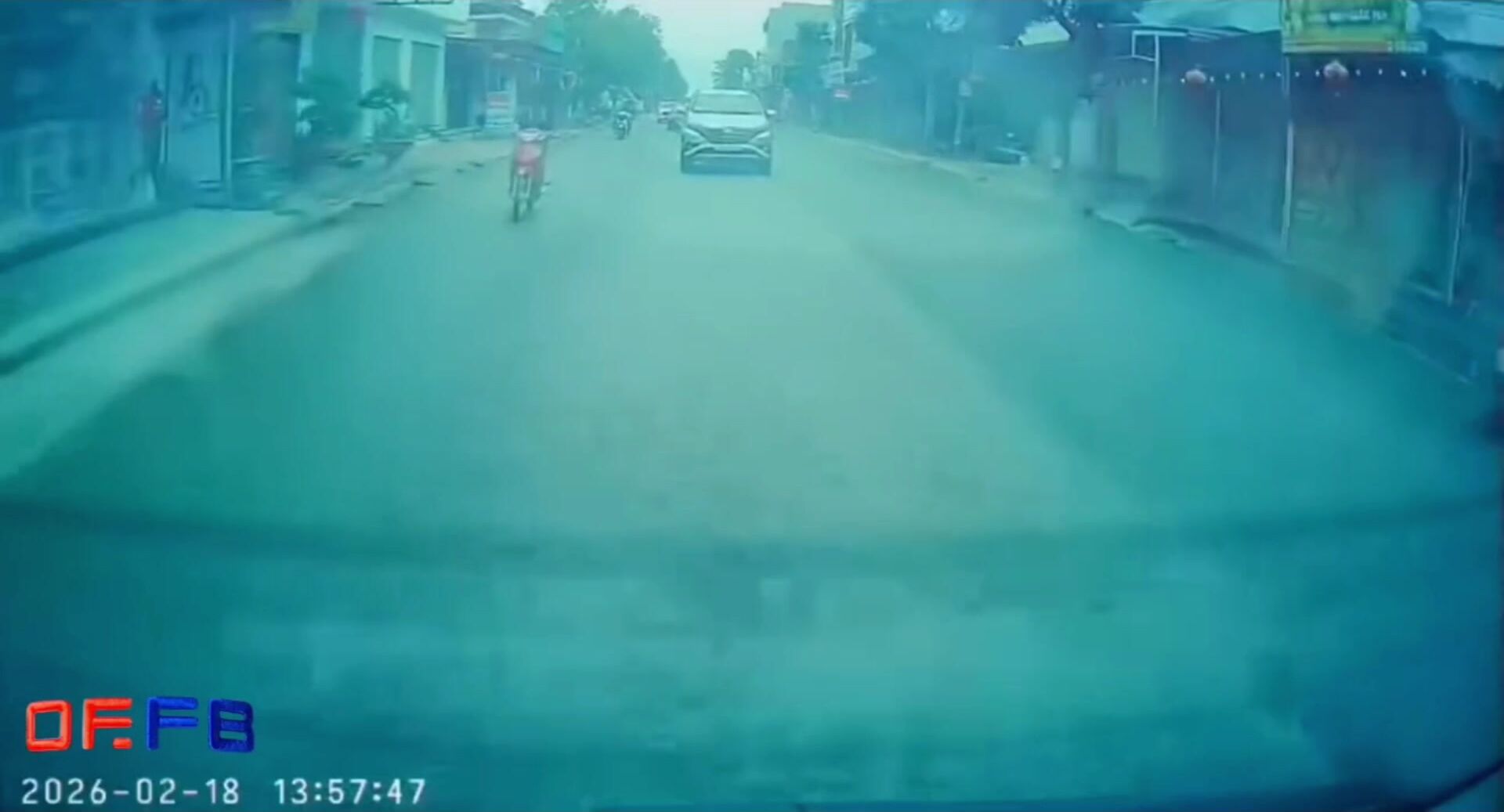 "Me typey on phone whire no pay no attention to road."