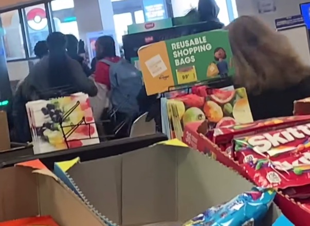 Viral video shows anti-ICE school walkout teens invading Cincinnati Kroger, hurling objects: ‘Ought to be prosecuted’