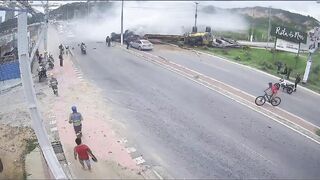 Truck overturns, catches fire, and leaves two dead on the Rota do Mar highway in Maceió; VIDEO