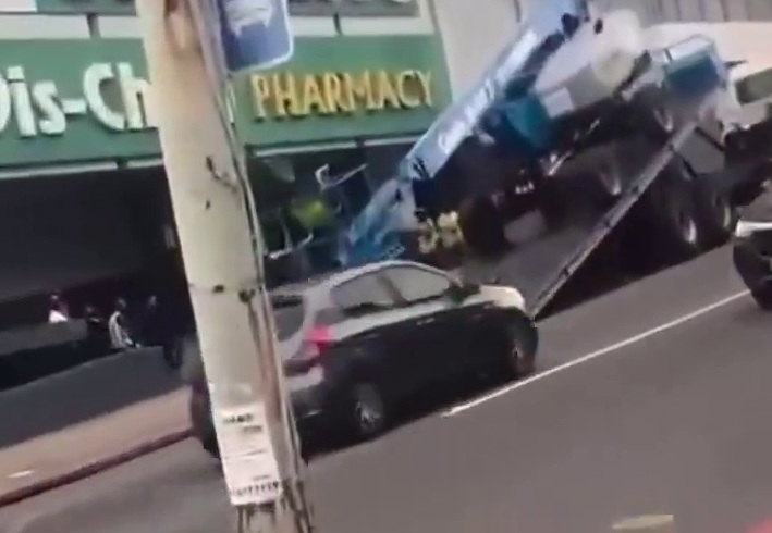 What are these guys trying to do? Fatal unloading incident