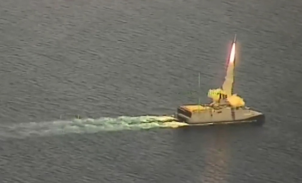 Iranian Navy drills advanced anti-air MISSILE LAUNCH in Strait of Hormuz (War on March 1st?)