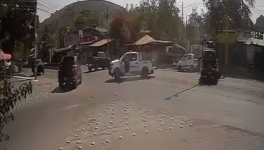 Cartel lights up Police Vehicle. CJNG CARTEL ATTACK AGAINST THE NATIONAL GUARD