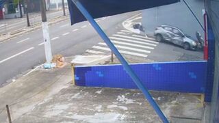 Drunk Portuguese driver goes the wrong way, hits motorcycle police officer in the East Zone of São Paulo.