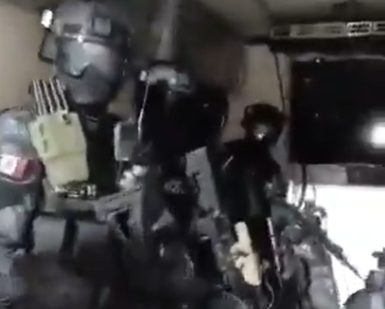 These are NOT Mexican special forces. These are cartel members in Mexico armed and geared up like a full military unit.