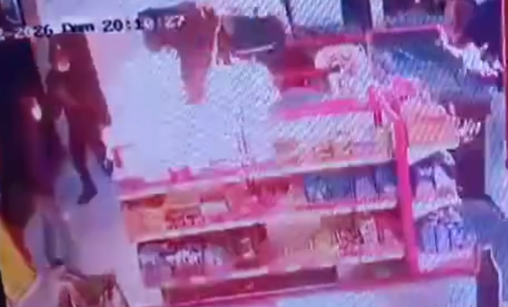 Mexico... Oxxo store was set on fire by the Jalisco New Generation Cartel