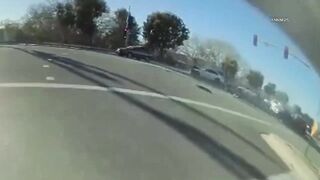 LA: Red-Light Wreck Turns Vio*ent” Multi-Car Crash Escalates to Fight and Taser Arrest