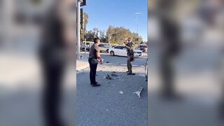 LA: Red-Light Wreck Turns Vio*ent” Multi-Car Crash Escalates to Fight and Taser Arrest