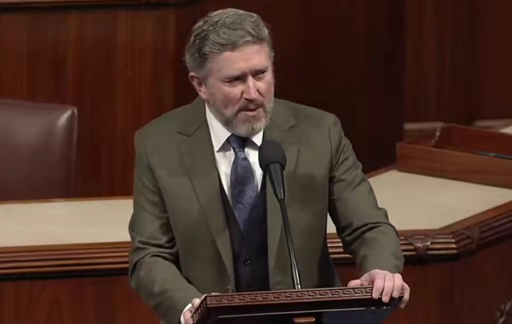 Thomas Massie starts dropping names from the Epstein files on the house floor.