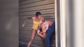 Black Girl Reminded by her Elders to Show Off that Ass during fight