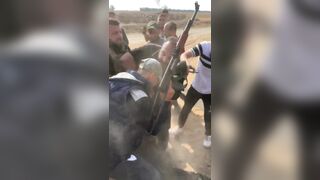 Video shows the Moment a Dead Israeli Soldier pulled from the Tank