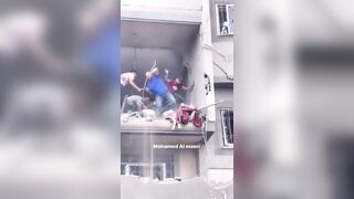 From Gaza, Palestinians try to Rescue Men Crushed and Dying under Rubble